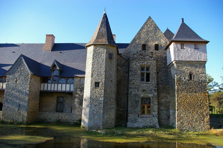 Château de la Courbe de Brée: A Medieval Seigneurial Castle in France