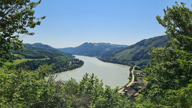 Burgruine Freyenstein: A Medieval Danube Castle in Lower Austria