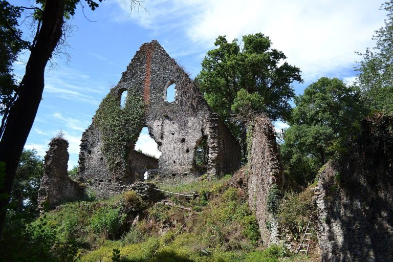 Vieille Cour Castle: A Medieval Fortified Residence in France