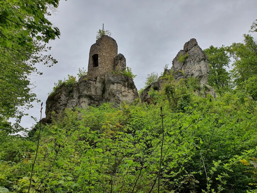 Burgruine Stierberg: A Medieval Castle Ruin in Bavaria 1 Burgruine Stierberg