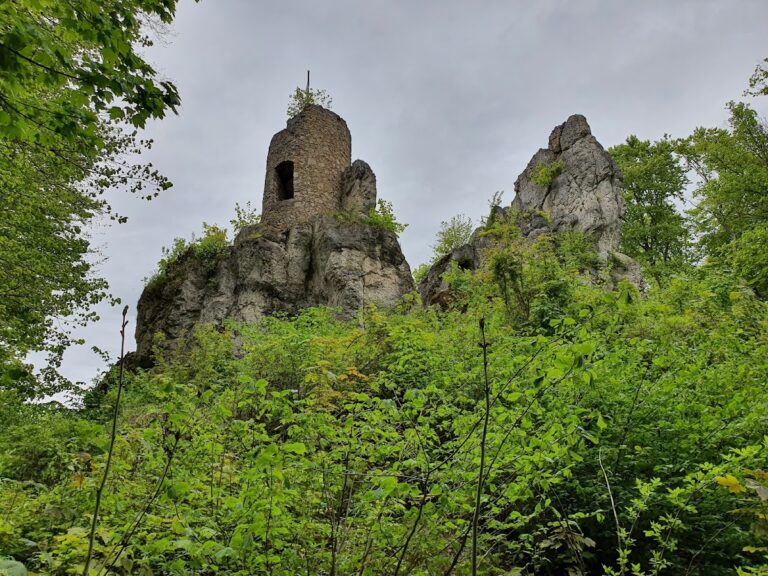 Burgruine Stierberg: A Medieval Castle Ruin in Bavaria