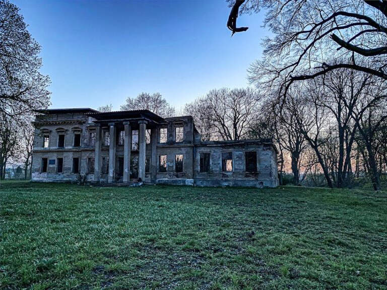 Haus Demmin: A Pomeranian Princely Water Castle and Manor House
