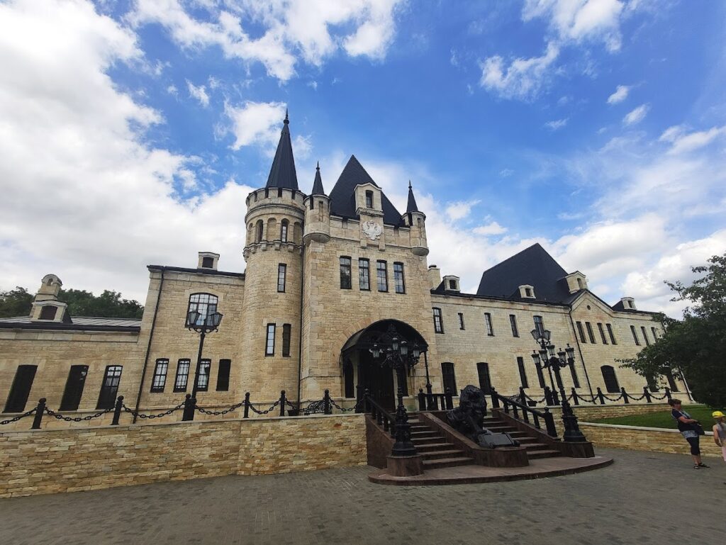 Borki Castle: An English Neo-Gothic Estate in Russia 1 Zamok Borki