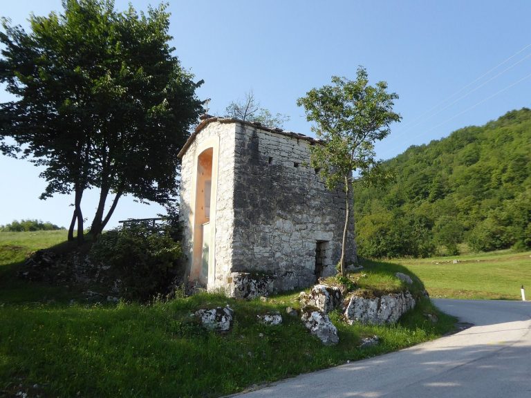Castello di Dosso Maggiore: A Medieval Castle in Brentonico, Italy