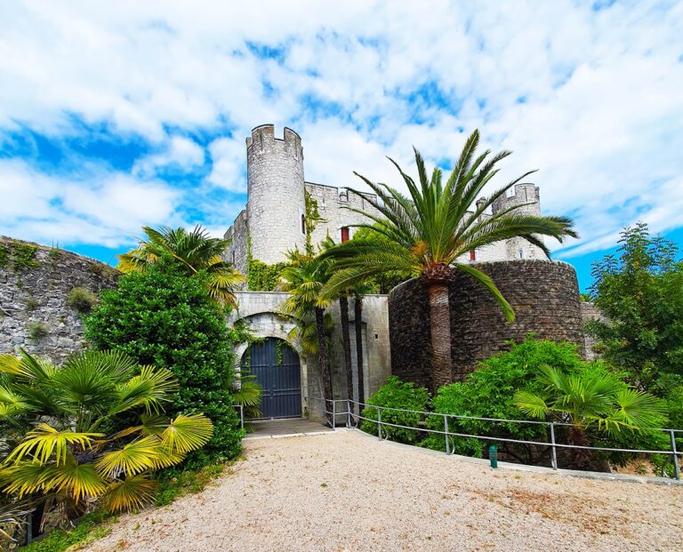 Château de Villeneuve: A Renaissance-Transformed Fortified Castle in France