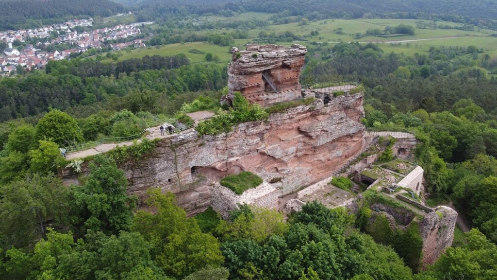 Drachenfels Castle: A Medieval Rock Castle in Germany 2 Drachenfels Castle