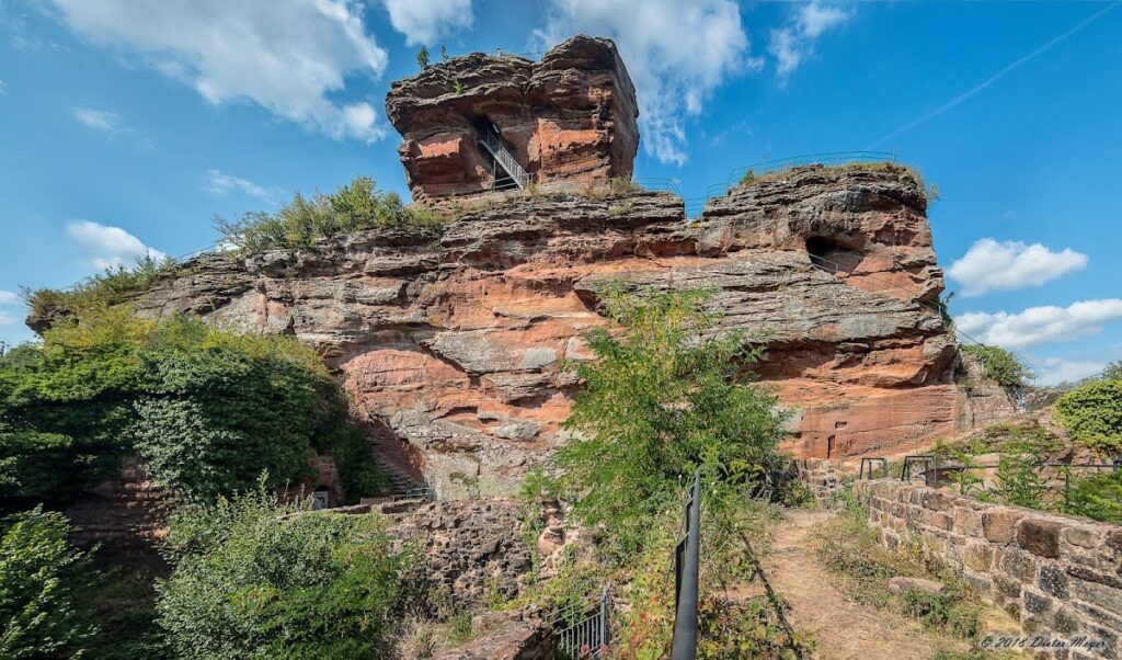Drachenfels Castle: A Medieval Rock Castle in Germany 3 Drachenfels Castle