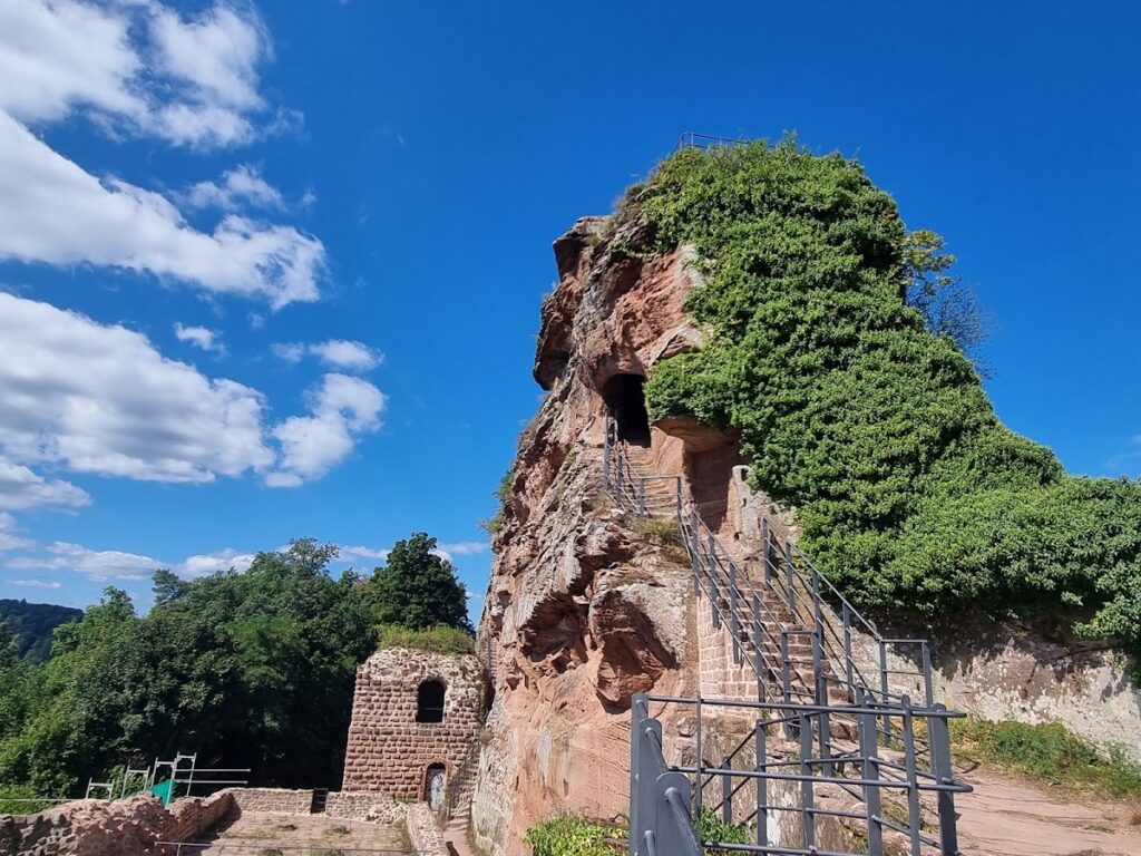 Drachenfels Castle: A Medieval Rock Castle in Germany 4 Drachenfels Castle