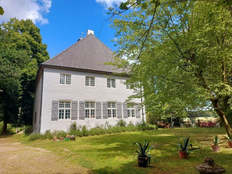 Haus Esselt: A Baroque Manor Estate in Hünxe, Germany