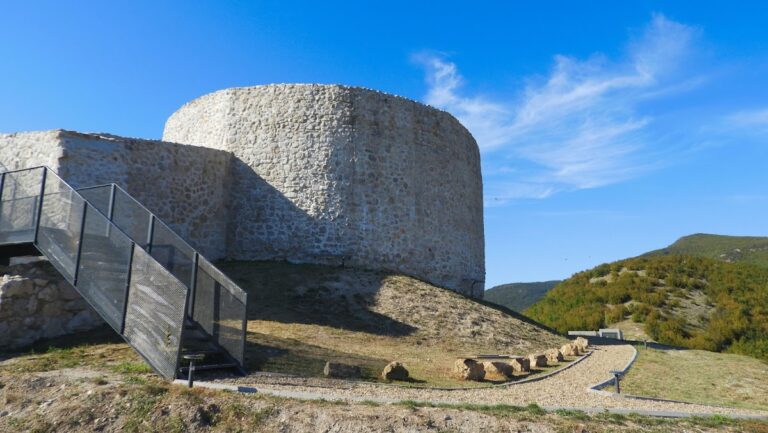 Ladislaus Fortress: A Medieval Danube Frontier Fortress in Romania