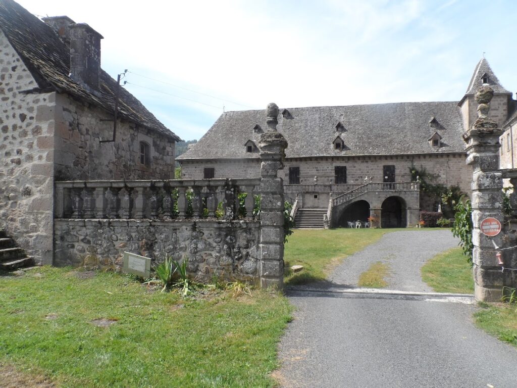Château de Cropières: A Medieval Fortress Transformed into a Country Residence 1 Château de Cropières