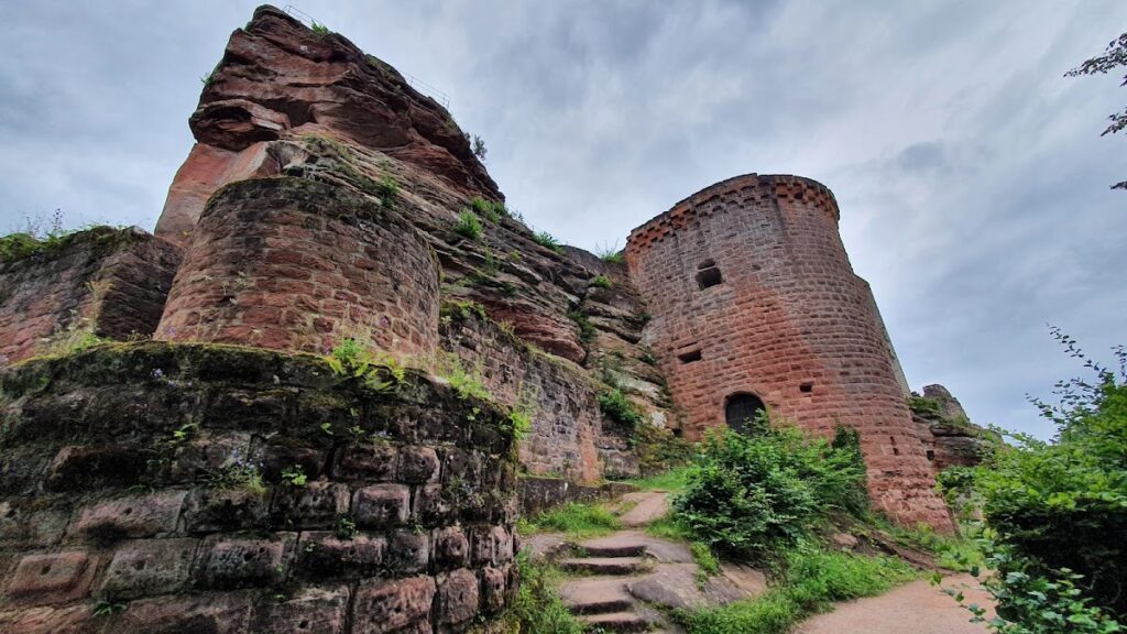 Altdahn Castle: A Medieval Rock Castle in Germany 4 Altdahn Castle