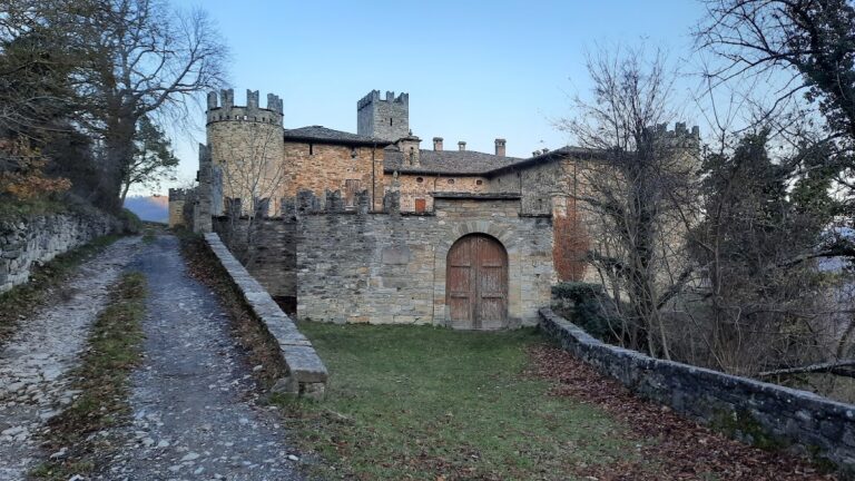 Castello di Castelcorniglio: A Medieval Fortress in Italy