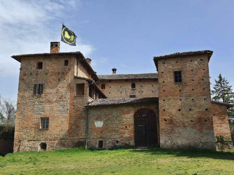 Castellar Ponzano Castle: A Fortification on the Scrivia Crossing