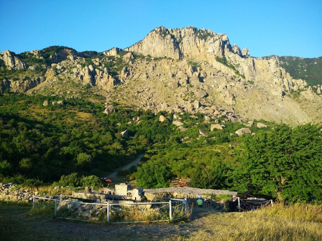 Funa Fortress: A Medieval Frontier Castle in Crimea 2 Funa Fortress