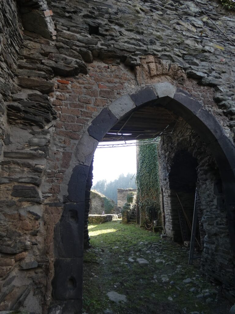Altwied Castle: Ancestral Seat of the Counts of Wied in Germany 4 Altwied Castle