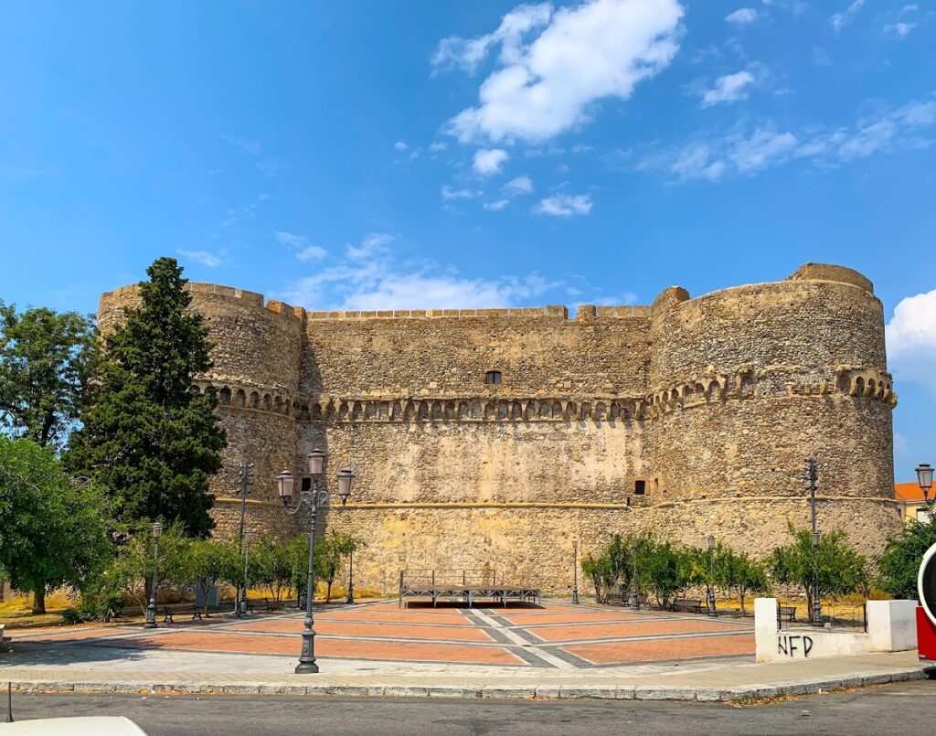 Aragonese Castle: A Historic Fortress in Reggio Calabria, Italy 2 Aragonese Castle