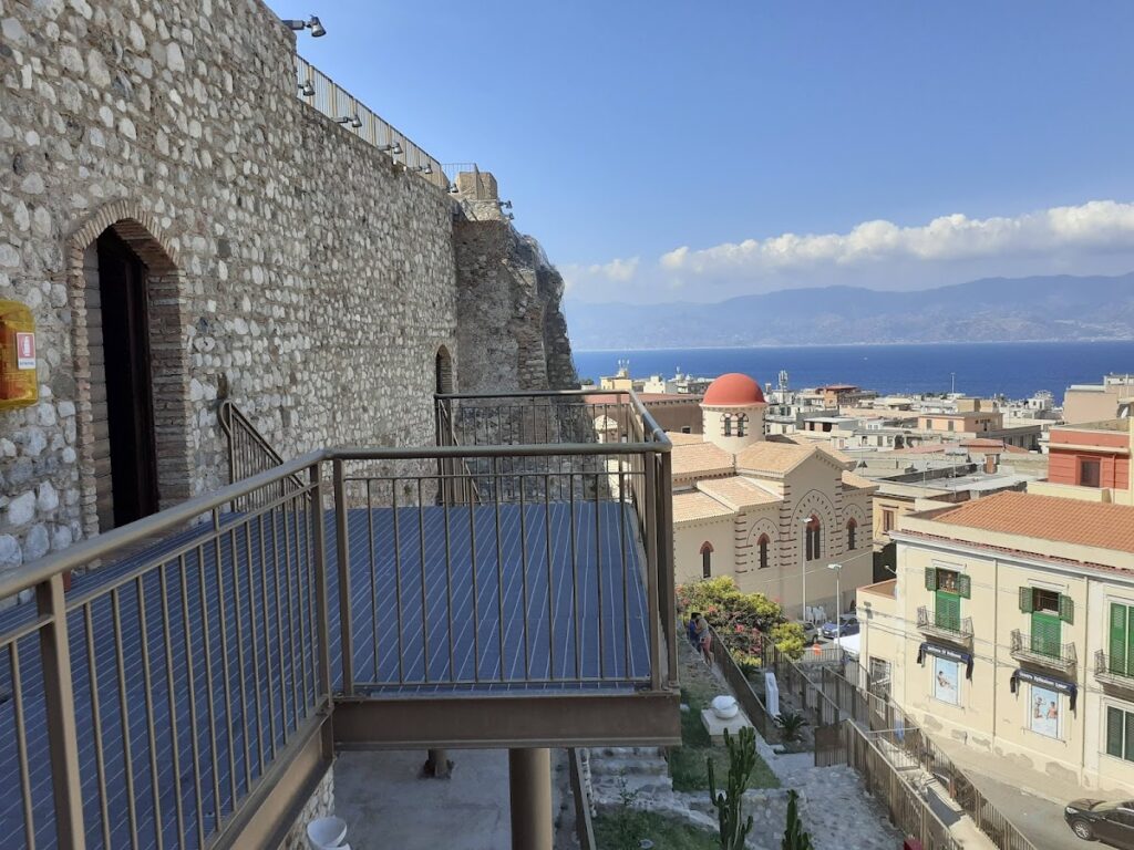 Aragonese Castle: A Historic Fortress in Reggio Calabria, Italy 4 Aragonese Castle