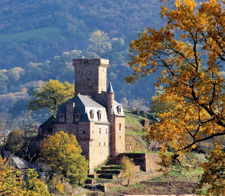 Château de la Servairie: A Medieval Castle in Mouret, France