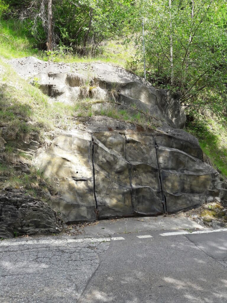 Artilleriewerk Commeire: A Swiss Mountain Artillery Fortification