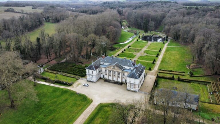 Château de Balincourt: A Louis XVI-Style Estate in France
