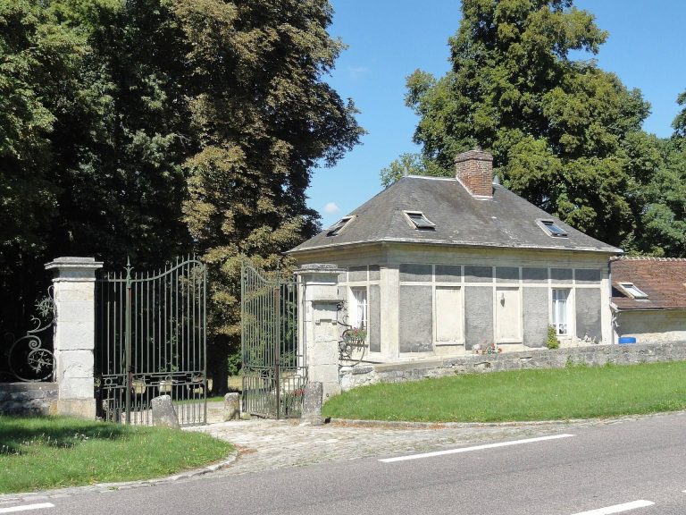 Château de Balincourt: A Louis XVI-Style Estate in France
