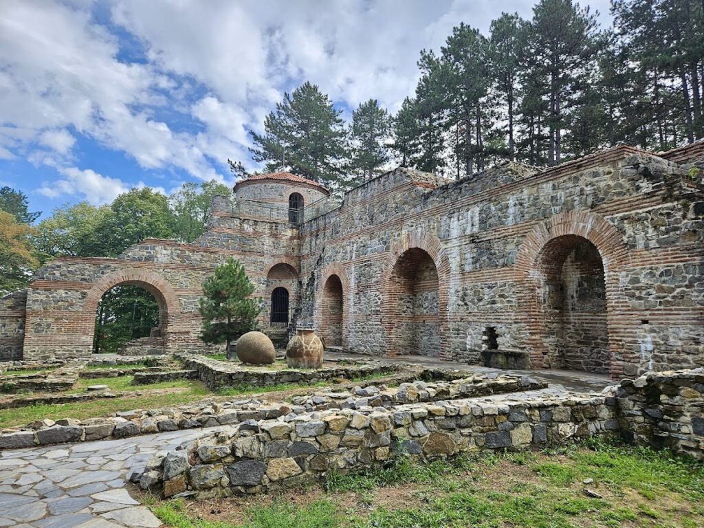 Hisarlaka Fortress: A Roman and Medieval Stronghold in Bulgaria 1 Hisarlaka Fortress