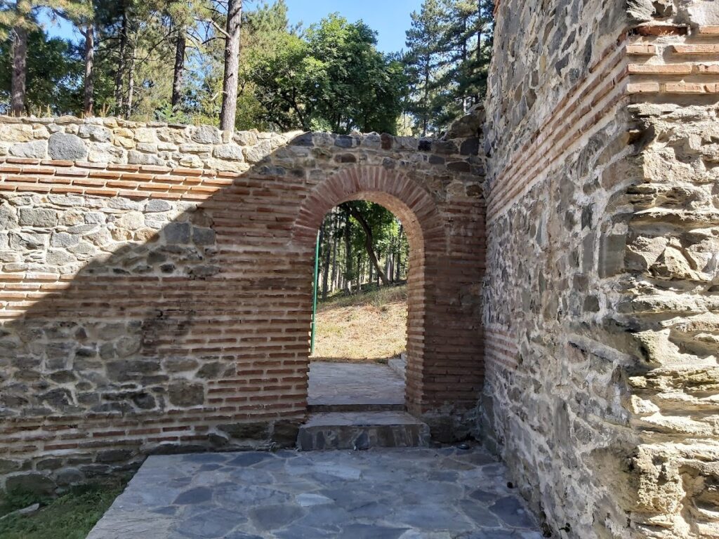 Hisarlaka Fortress: A Roman and Medieval Stronghold in Bulgaria 4 Hisarlaka Fortress