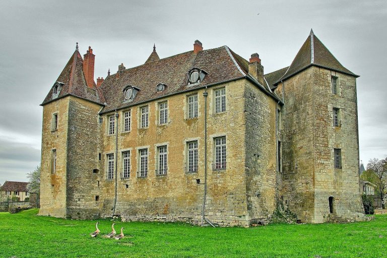 Château de Gy: A Fortified Episcopal Residence in France