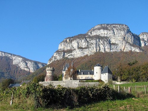 Château de La Bâtie-Seyssel: A Medieval Fortified Residence in France