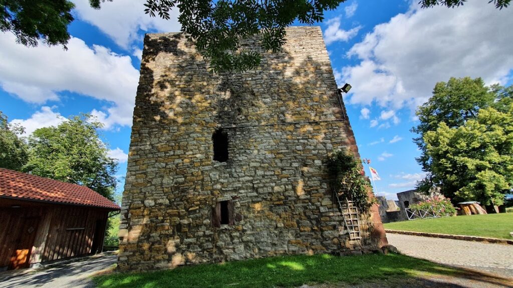 Heldenburg: A Medieval Ducal Castle in Germany 4 Heldenburg