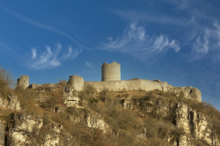 Burgruine Kallmünz: A Medieval Hilltop Castle Ruin in Bavaria