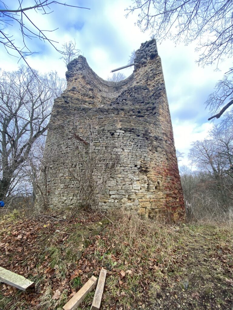 Burgruine Schartenberg: A Medieval Hilltop Castle Ruin in Germany