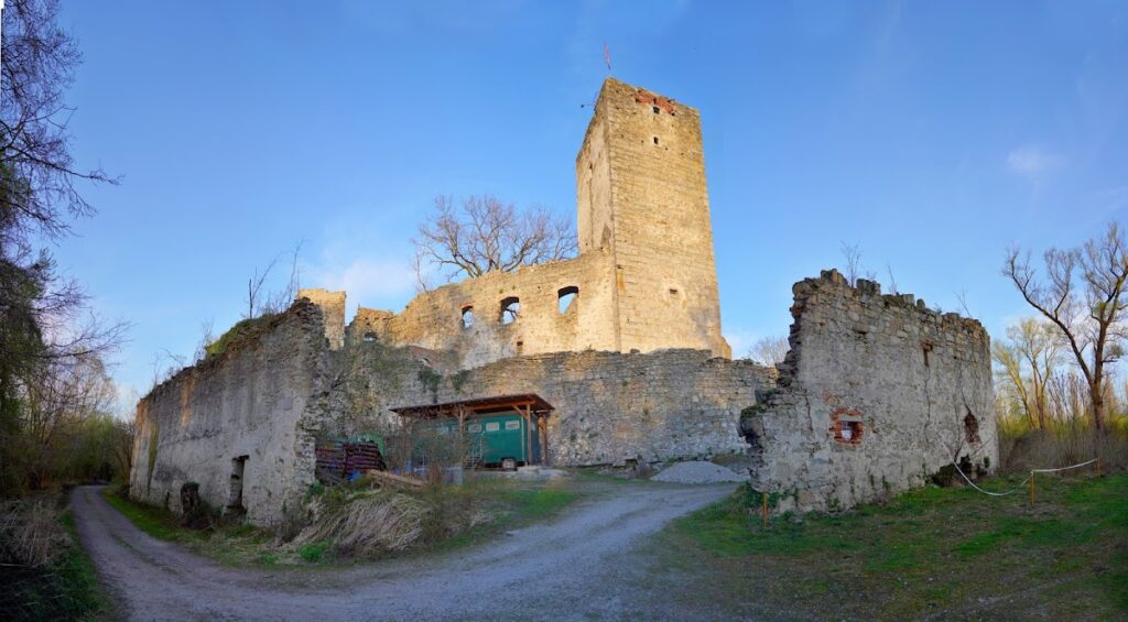 Spielberg Castle Ruins: A Medieval Fortress in Upper Austria 1 Burgruine Spielberg