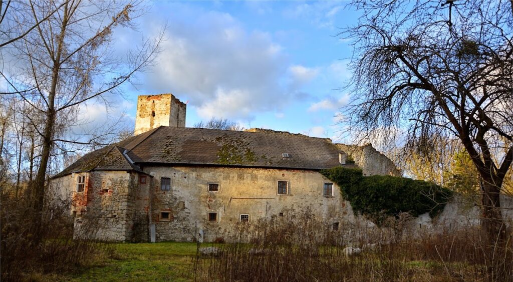 Spielberg Castle Ruins: A Medieval Fortress in Upper Austria 5 Burgruine Spielberg