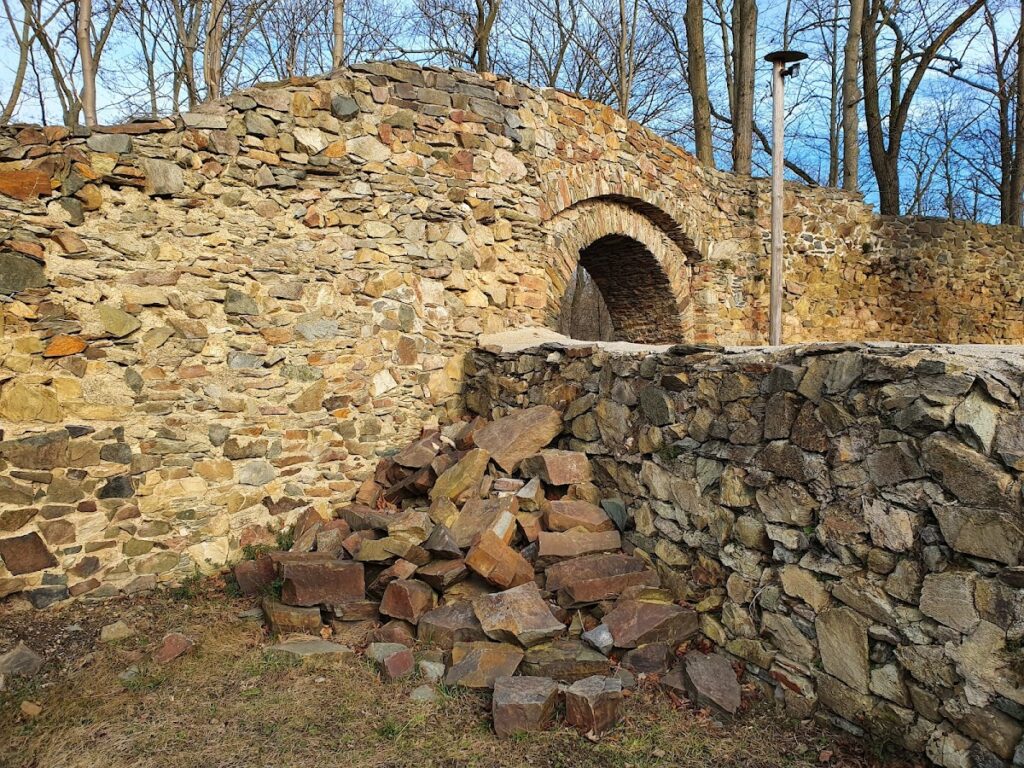 Reichenfels Castle Ruins: A Medieval Hilltop Castle in Thuringia 1 Burgruine Reichenfels