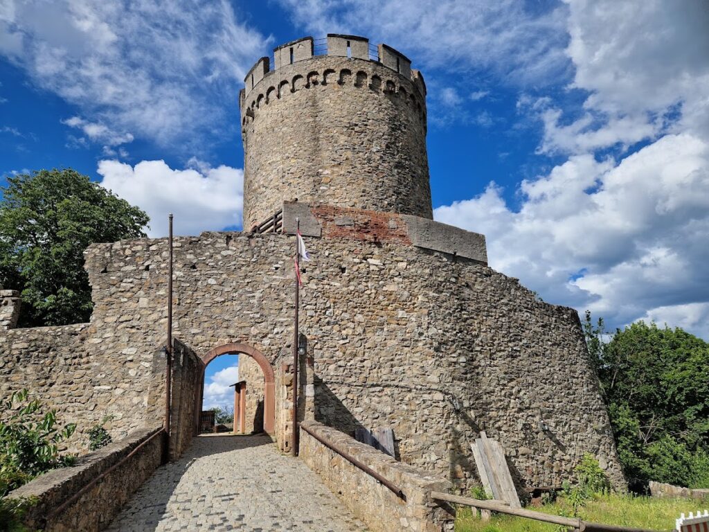 Schloss Alsbach: A Medieval Hilltop Castle Ruin in Germany 1 Schloss Alsbach