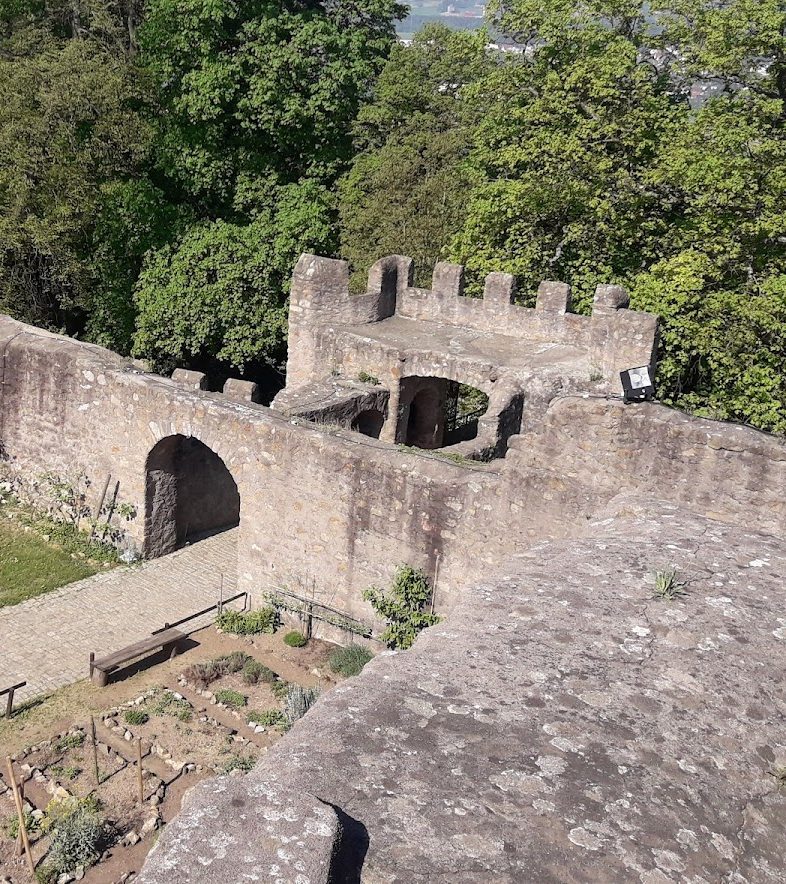 Schloss Alsbach: A Medieval Hilltop Castle Ruin in Germany 3 Schloss Alsbach