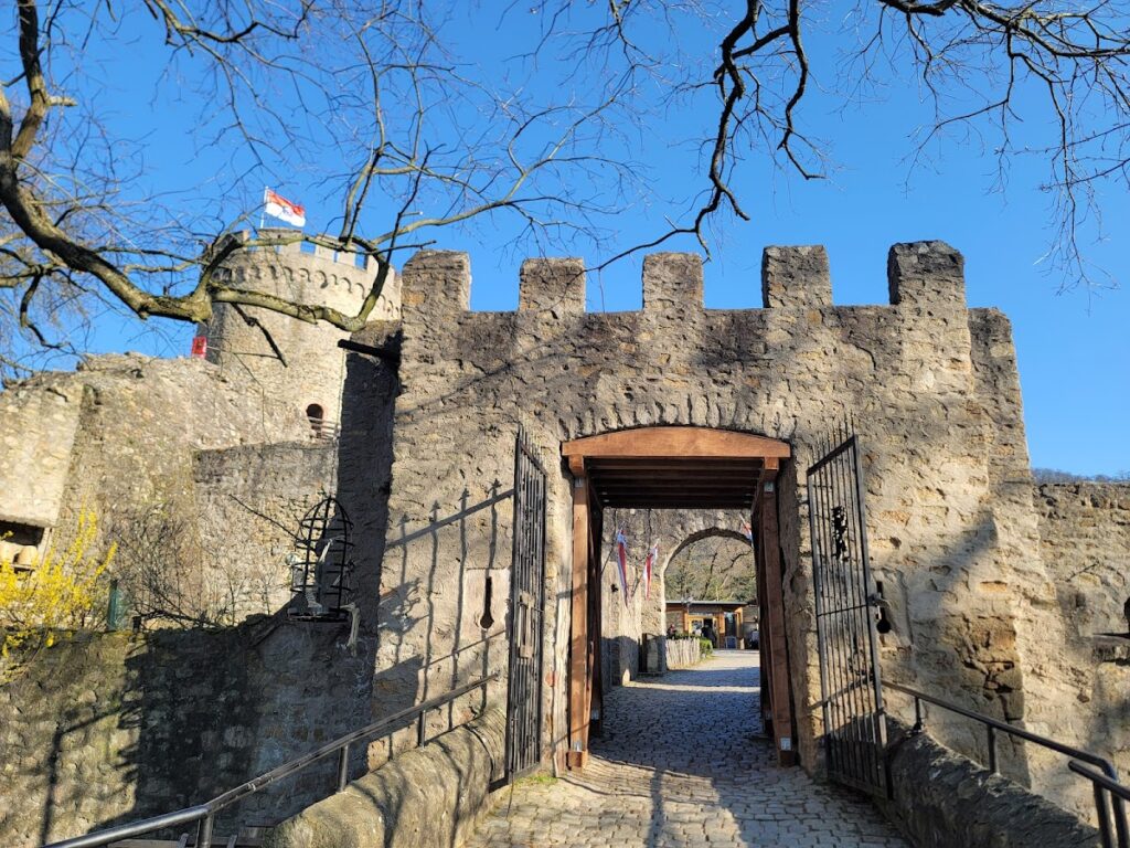 Schloss Alsbach: A Medieval Hilltop Castle Ruin in Germany 5 Schloss Alsbach