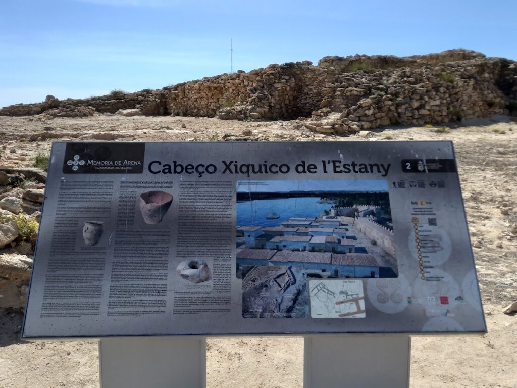 Phoenician Fortress of Cabezo Pequeño del Estaño: An Early Iron Age Trading Settlement in Spain 3 Phoenician fortress of Cabeço Petit de l'Estany