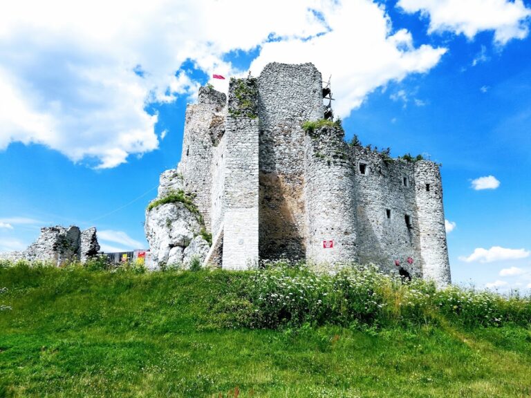 Mirów Castle: A Medieval Defensive and Residential Castle in Poland