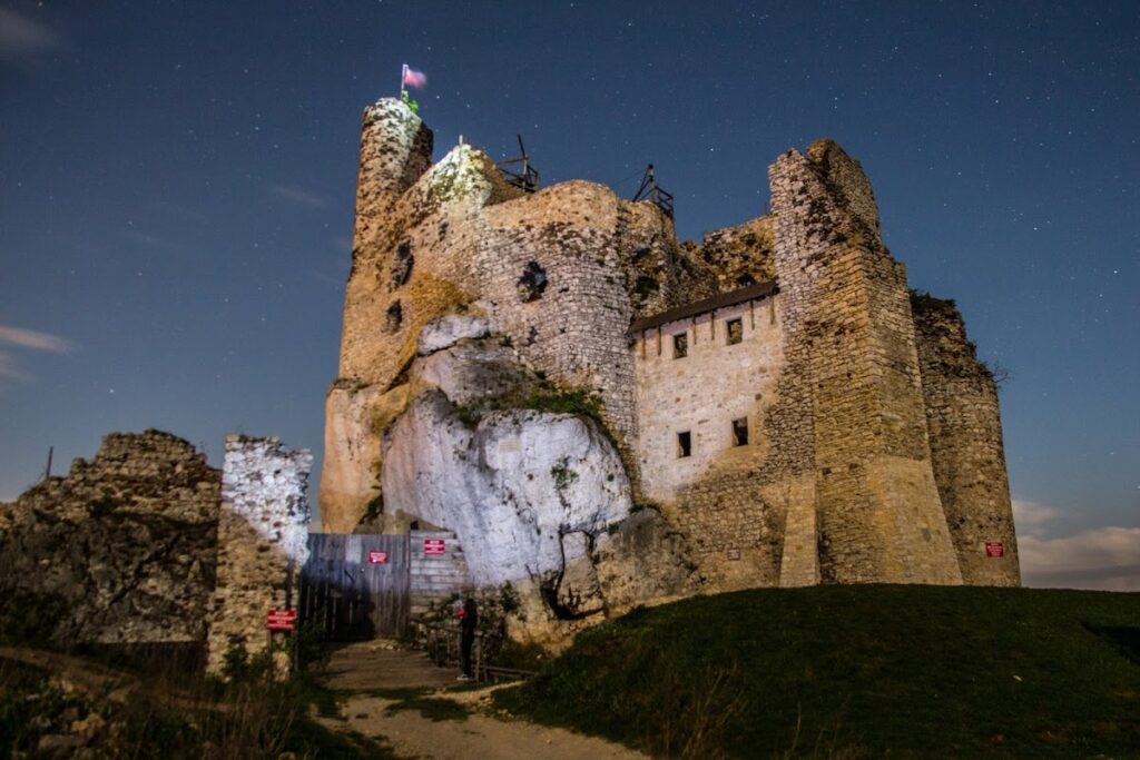 Mirów Castle: A Medieval Defensive and Residential Castle in Poland 2 Mirów Castle