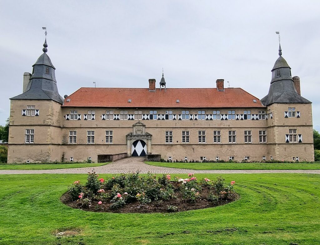 Westerwinkel Castle: A Baroque Moated Residence in Germany 2 Westerwinkel Castle