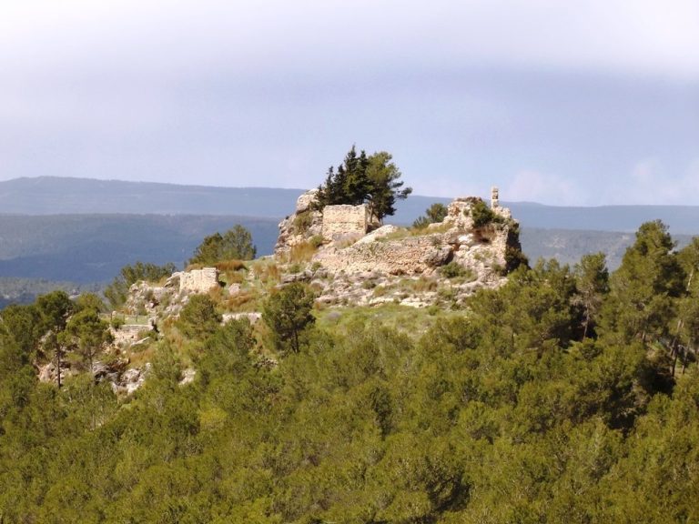 Castle of Enguera: A Muslim-Origin Fortress and Santiago Commandery in Spain