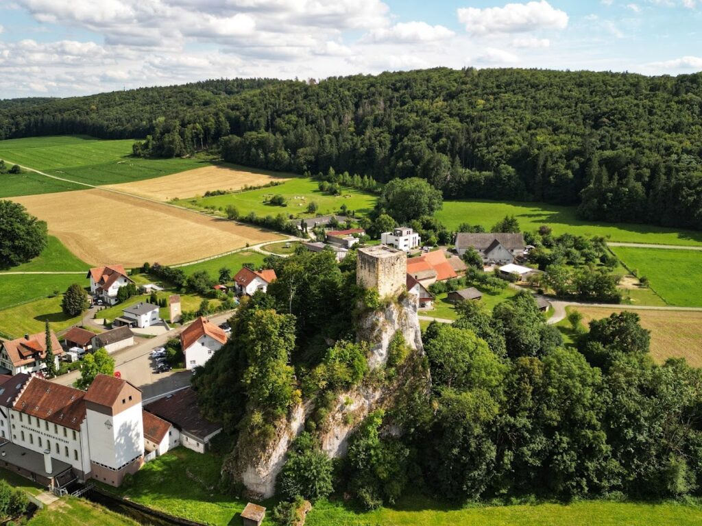 Ruine Dietfurt: A Medieval Hilltop Castle Ruin in Germany 1 Ruine Dietfurt