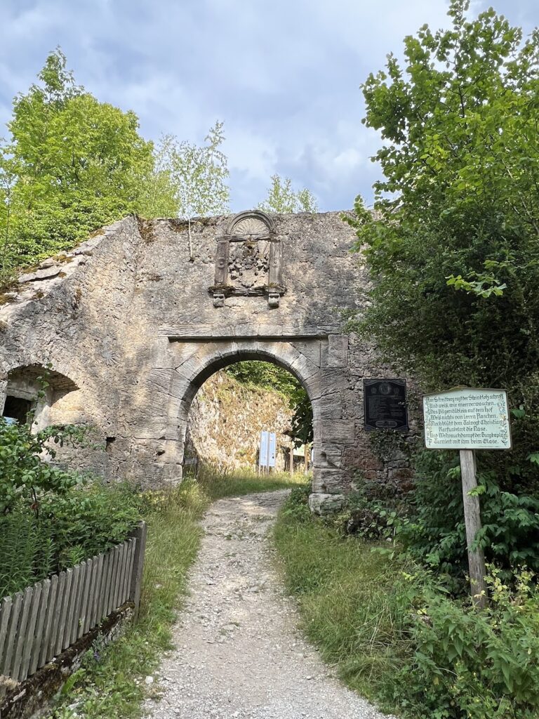 Streitburg Castle: A High-Medieval Hill Castle in Bavaria