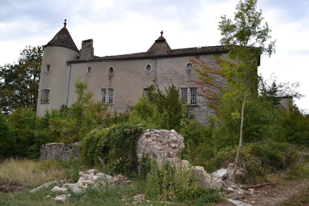 Château de Chenavel: A Former Seigneurial Castle in France 1 Château de Chenavel