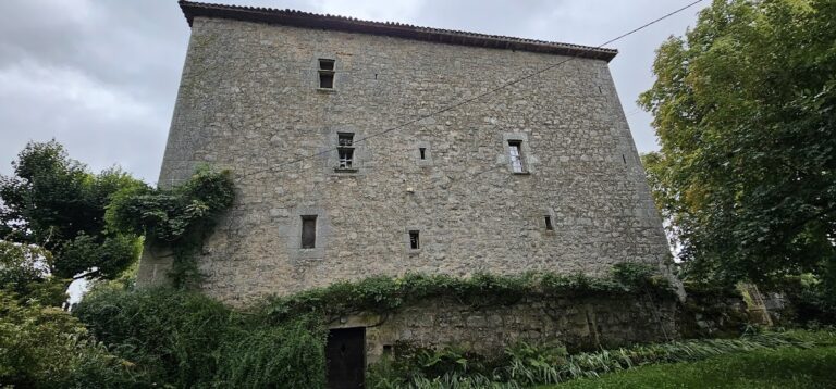 Château de Messac, Laroquebrou: A Late-Medieval Seigneurial Residence