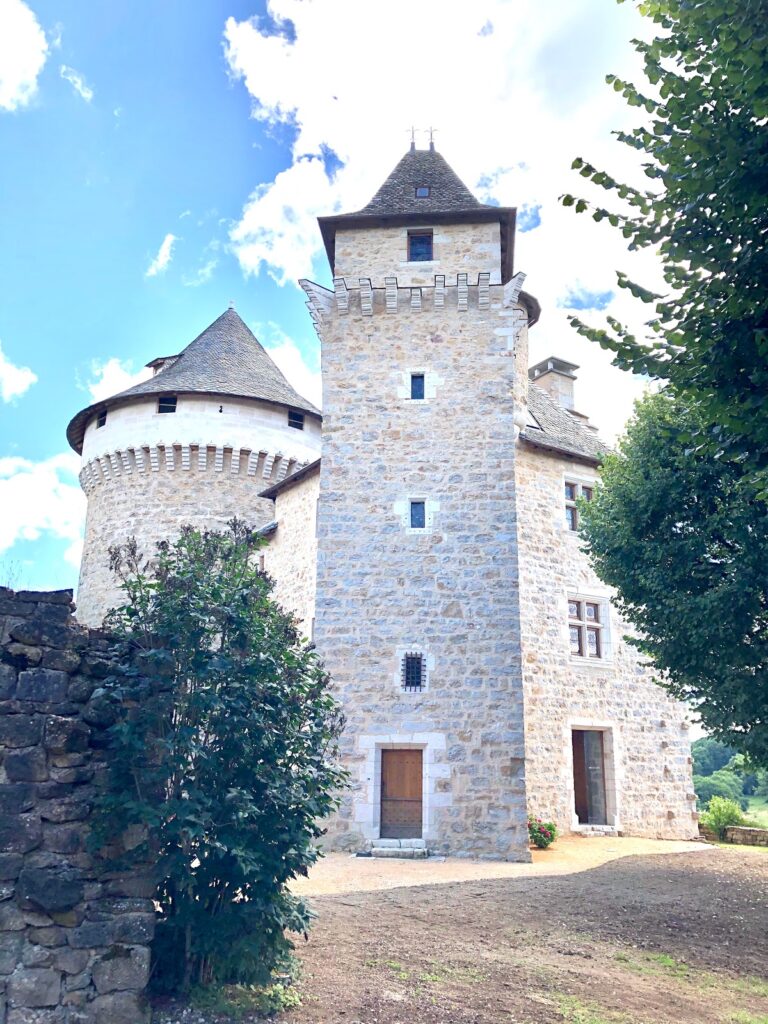 Château de Saignes: A Fortified Seigneurial Residence in France