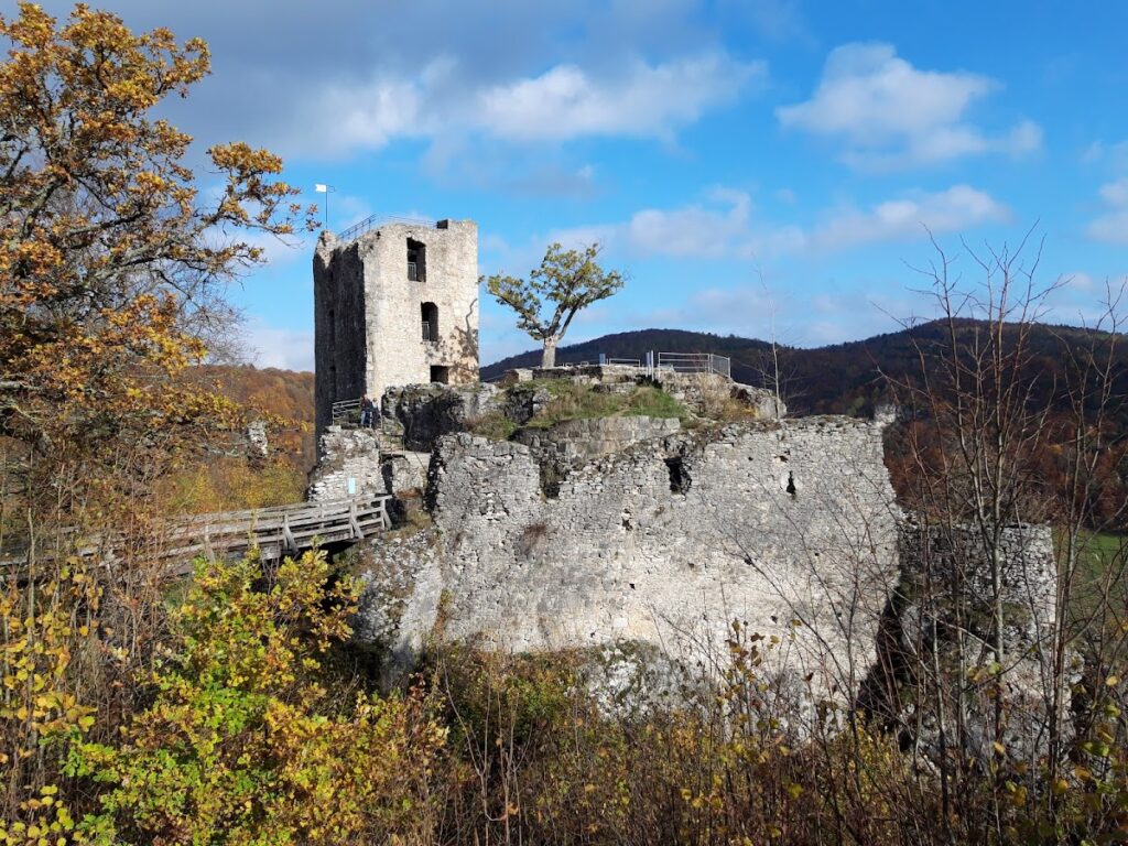 Neideck Castle: A Medieval Noble Fortress in Bavaria 3 Neideck Castle